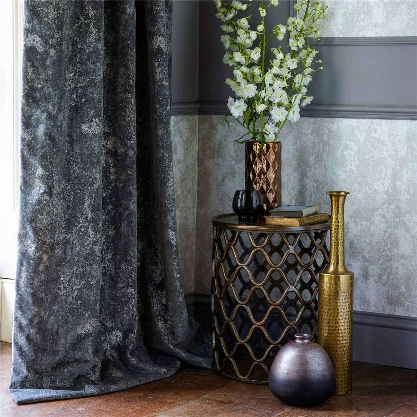 Schumacher Belvedere Grey Wallpaper